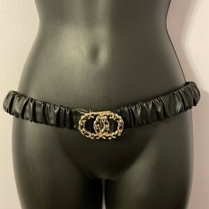 Black Faux Leather Stretch Elastic With Gold Metal Woven Circle Buckle Belt OS